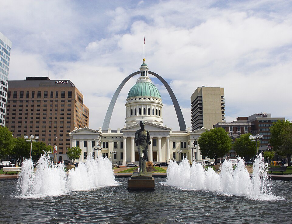 Gateway Arch and Old Courthouse, St. Louis, Missouri, United States
